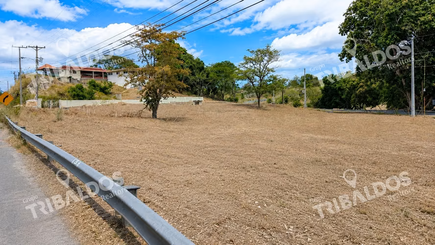 Venta de terreno comercial con mejoras - Imagen 10