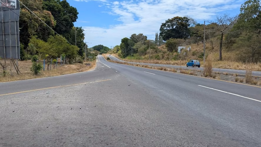 Venta de terreno comercial con mejoras
