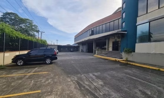 Sale of building with large warehouse and offices in the city.