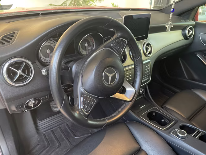 Vendo Auto Mercedes Benz GLA 180 Año 2017 - Imagen 6