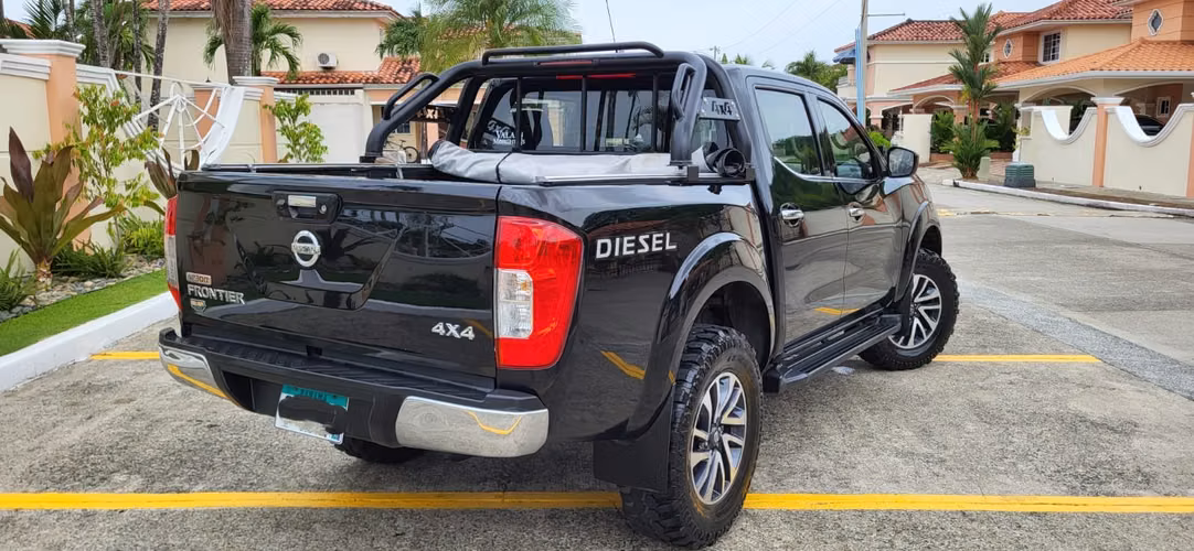 NISSAN NP300 (Frontier) 54,000kmts 4x4 2019 - Imagen 5