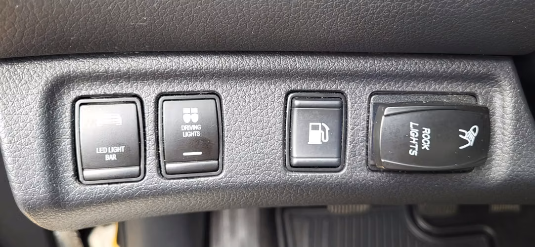 NISSAN NP300 (Frontier) 54,000kmts 4x4 2019 - Imagen 13