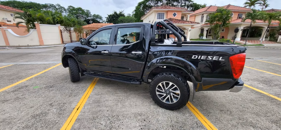 NISSAN NP300 (Frontier) 54,000kmts 4x4 2019 - Imagen 3