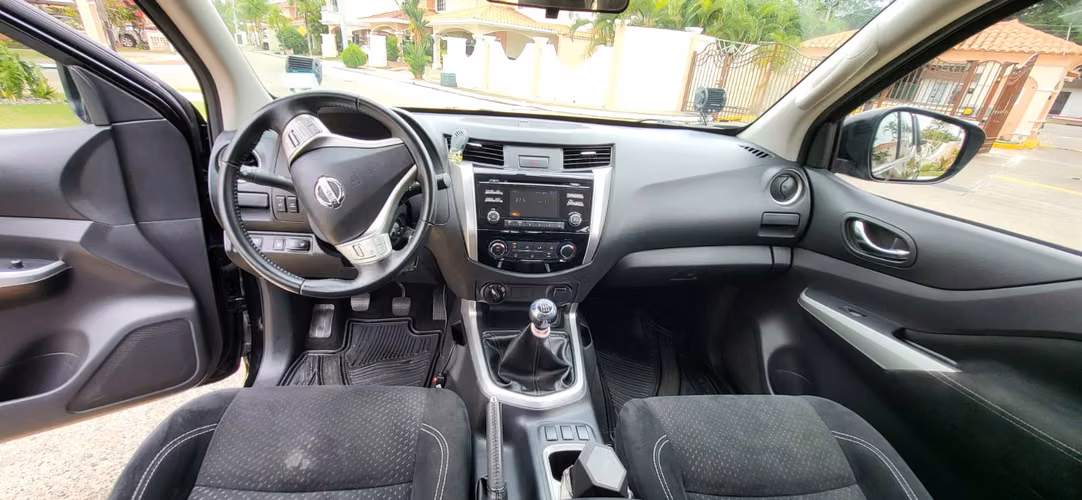 NISSAN NP300 (Frontier) 54,000kmts 4x4 2019 - Imagen 12
