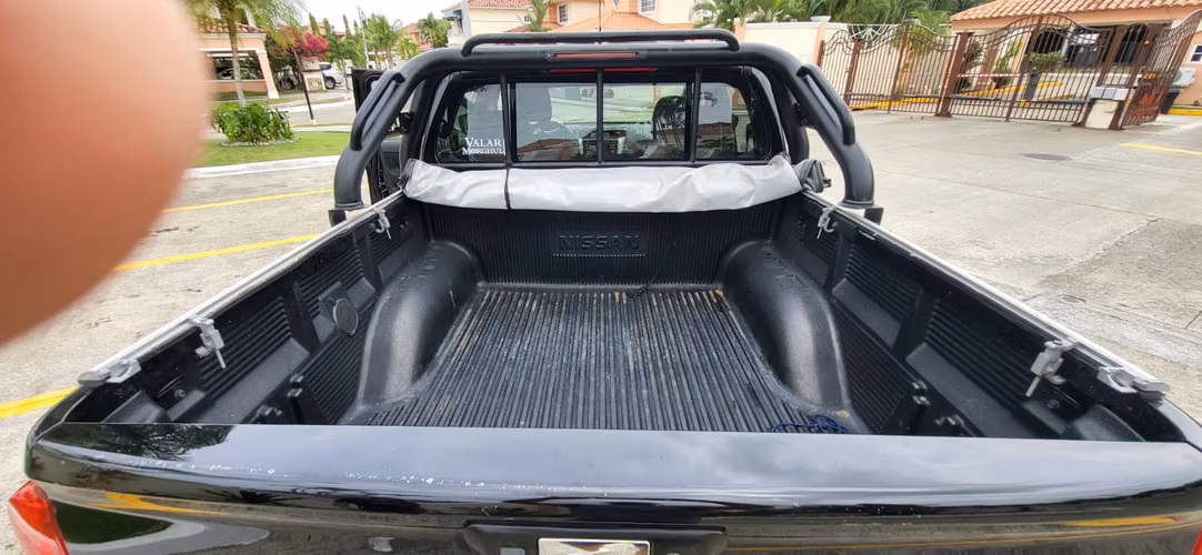 NISSAN NP300 (Frontier) 54,000kmts 4x4 2019 - Imagen 11