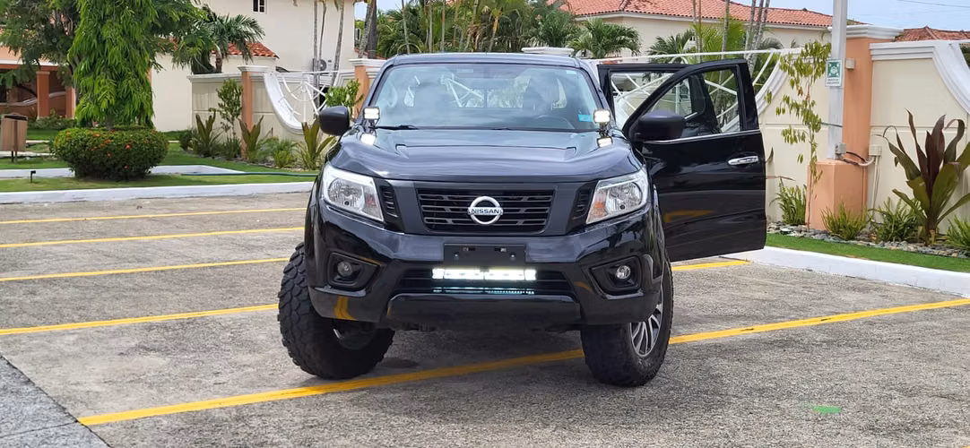 NISSAN NP300 (Frontier) 54,000kmts 4x4 2019 - Imagen 4