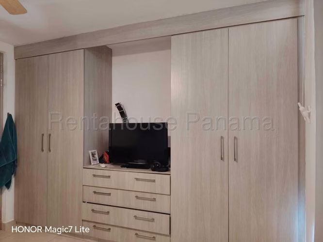 Se Alquila Apartamento en Clayton VLU26-8122