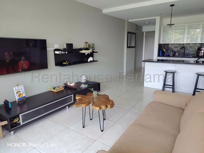Se Alquila Apartamento en Clayton VLU26-8122