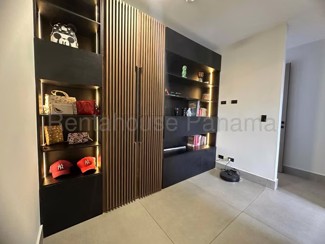 Se Alquila Apartamento en Coco del Mar VLU26-8042