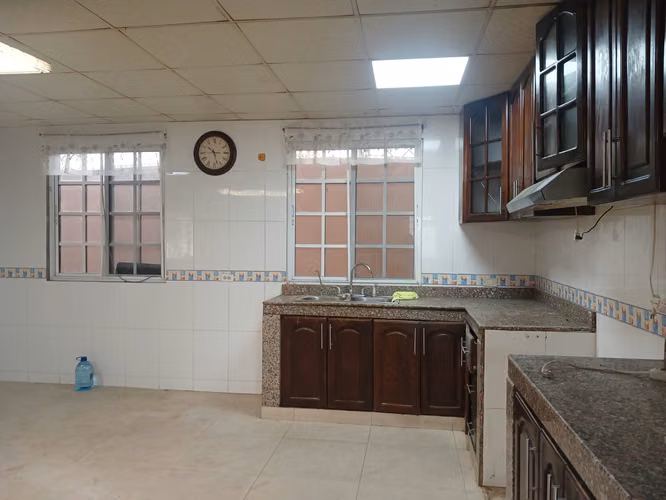 Alquilo casa en Chepo con terraza techada y amplio patio