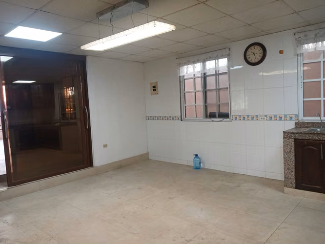 Alquilo casa en Chepo con terraza techada y amplio patio