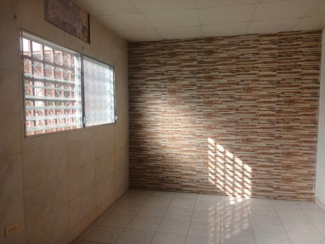 Alquilo casa en Chepo con terraza techada y amplio patio