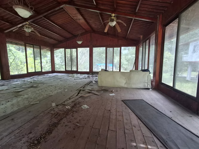 Se vende lote con casita en Altos de Cerro Azul - Imagen 9
