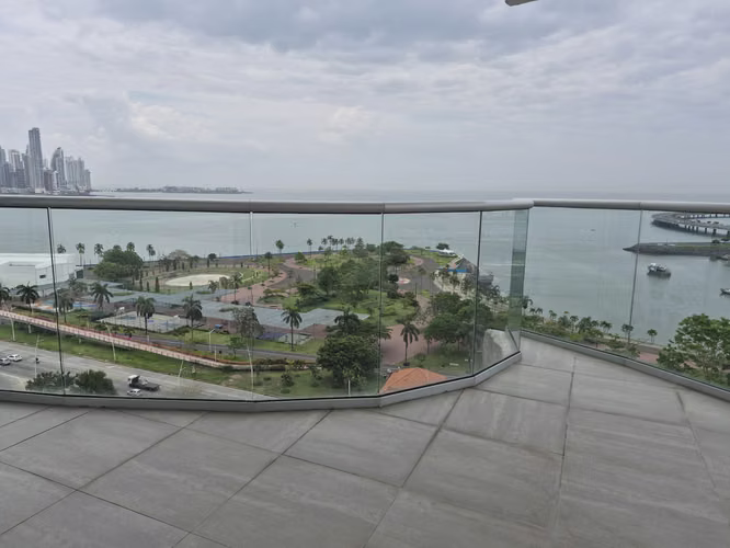 APARTAMENTO NUEVO FRENTE AL MAR