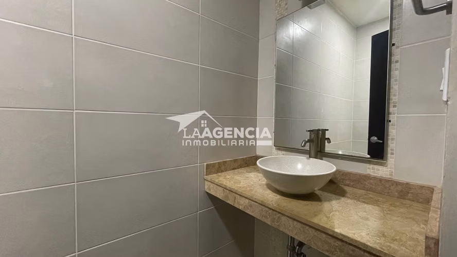 Clayton, Venta de Casa tipo Town House en Embassy Club con terraza