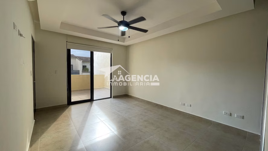 Clayton, Venta de Casa tipo Town House en Embassy Club con terraza