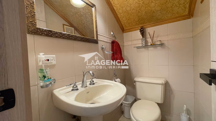 Clayton, Venta de Casa Unifamiliar en Clayton Village con piscina y terraza techada