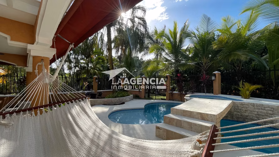 Clayton, Venta de Casa Unifamiliar en Clayton Village con piscina y terraza techada