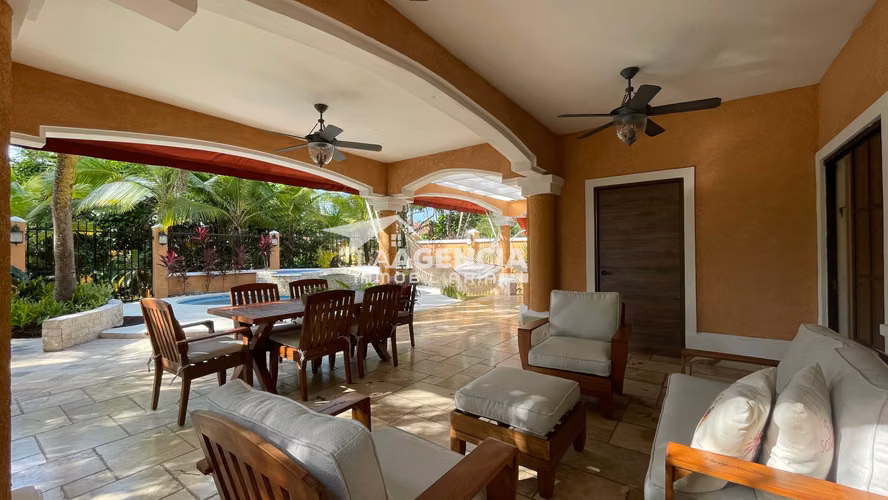 Clayton, Venta de Casa Unifamiliar en Clayton Village con piscina y terraza techada
