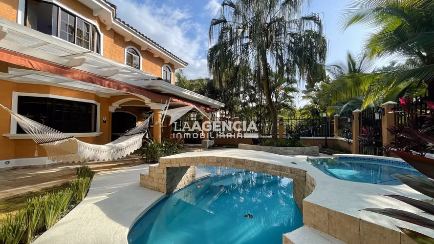 Clayton, Venta de Casa Unifamiliar en Clayton Village con piscina y terraza techada