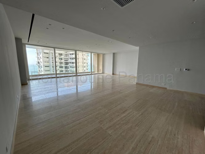 Se Vende Apartamento en Paitilla LA26-8210