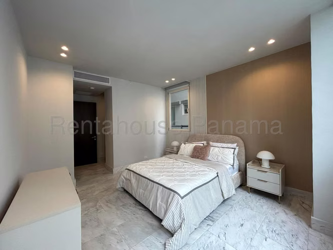 Se Vende Apartamento en Paitilla LA26-8209