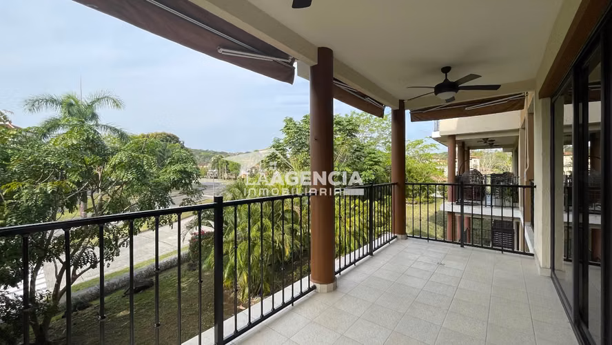 Clayton, Venta de Apartamento en Embassy Club con amplia terraza y den abierto - Imagen 3
