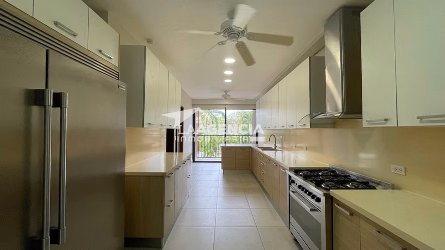 Clayton, Venta de Apartamento en Embassy Club con amplia terraza y den abierto - Imagen 6