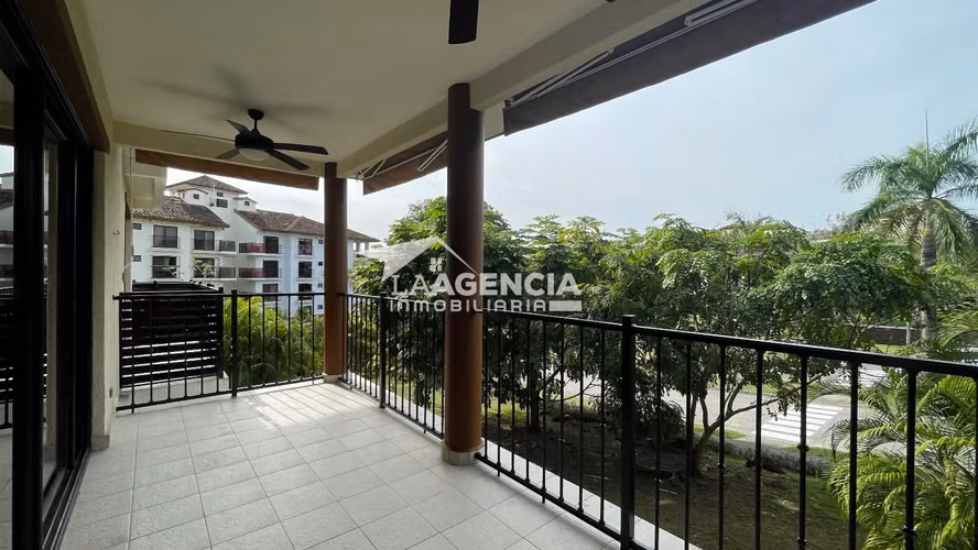 Clayton, Venta de Apartamento en Embassy Club con amplia terraza y den abierto - Imagen 2