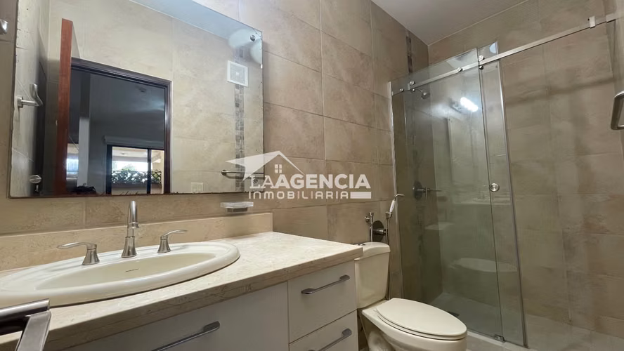 Clayton, Venta de Apartamento en Embassy Club con amplia terraza y den abierto - Imagen 13