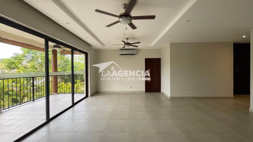 Clayton, Venta de Apartamento en Embassy Club con amplia terraza y den abierto - Imagen 7