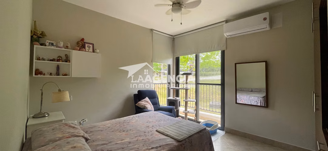 Clayton, Venta de Apartamento en Embassy Club de esquina, con amplia terraza