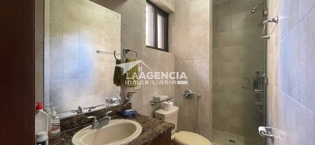 Clayton, Venta de Apartamento en Embassy Club de esquina, con amplia terraza