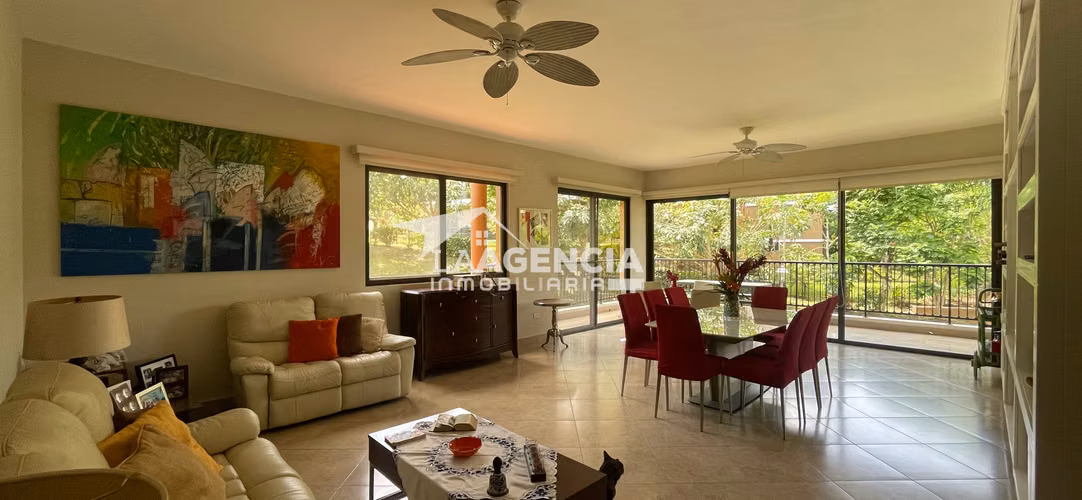 Clayton, Venta de Apartamento en Embassy Club de esquina, con amplia terraza