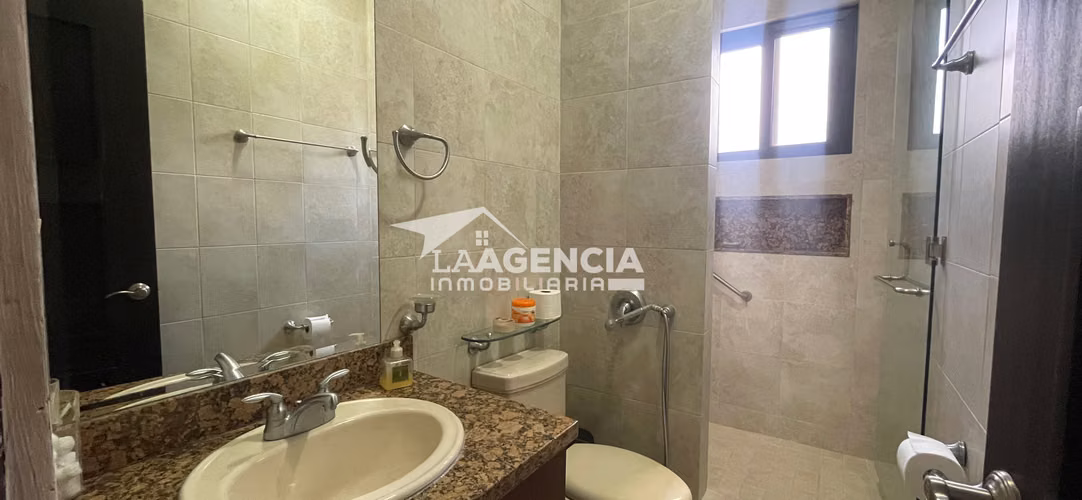 Clayton, Venta de Apartamento en Embassy Club de esquina, con amplia terraza
