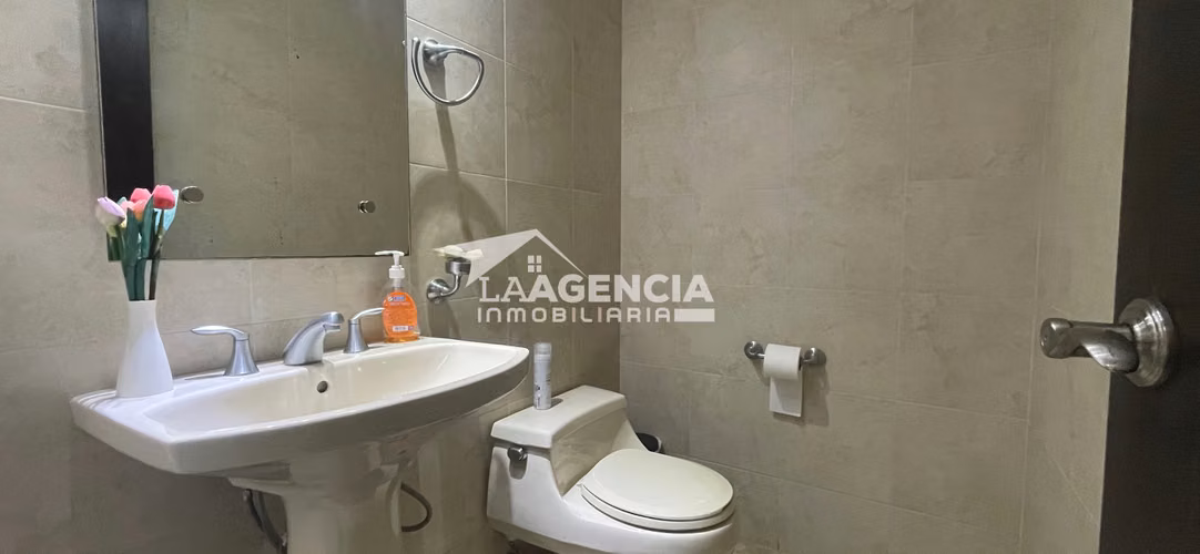 Clayton, Venta de Apartamento en Embassy Club de esquina, con amplia terraza