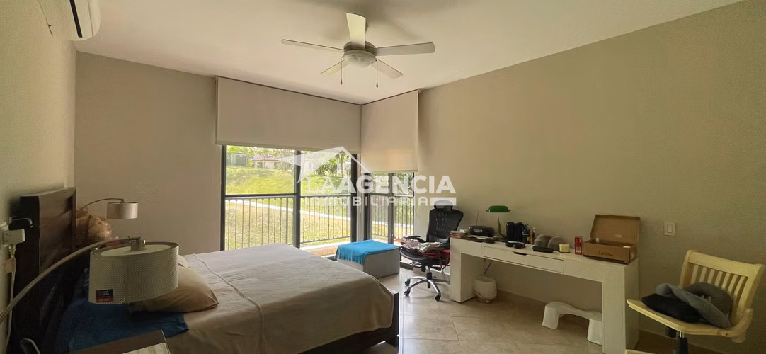 Clayton, Venta de Apartamento en Embassy Club de esquina, con amplia terraza