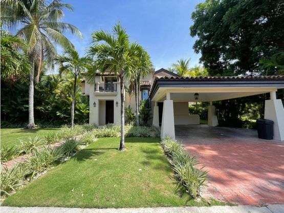 VENTA DE LUJOSA CASA EN VILLAS BRISTOL BUENAVENTURA