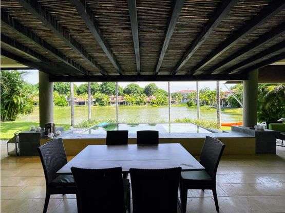 VENTA DE LUJOSA CASA EN VILLAS BRISTOL BUENAVENTURA