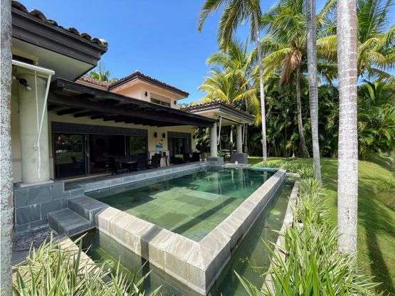 VENTA DE LUJOSA CASA EN VILLAS BRISTOL BUENAVENTURA