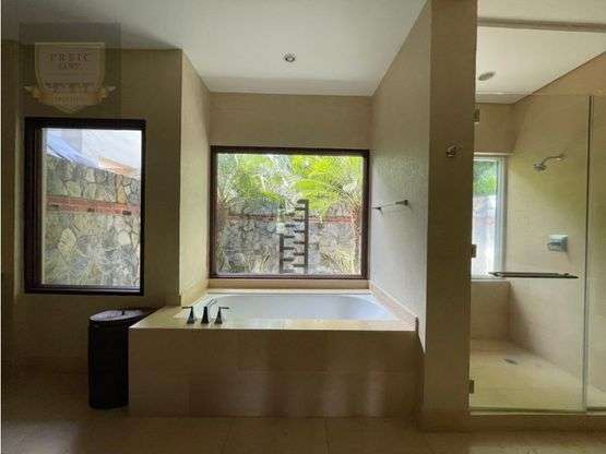 VENTA DE LUJOSA CASA EN VILLAS BRISTOL BUENAVENTURA