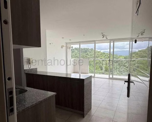 Apartamento En Venta En Brisas Del Golf SYH