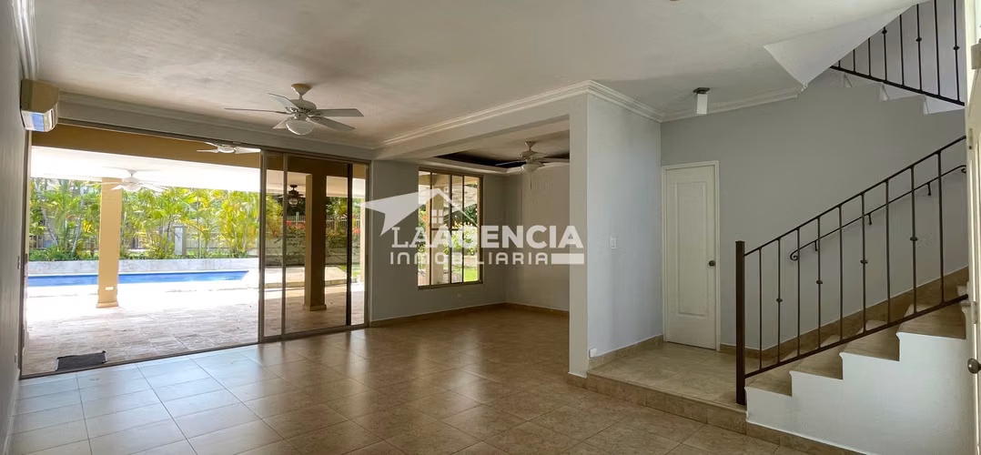 Clayton, Venta de Casa Unifamiliar en Res. Embassy Garden con piscina - Imagen 5