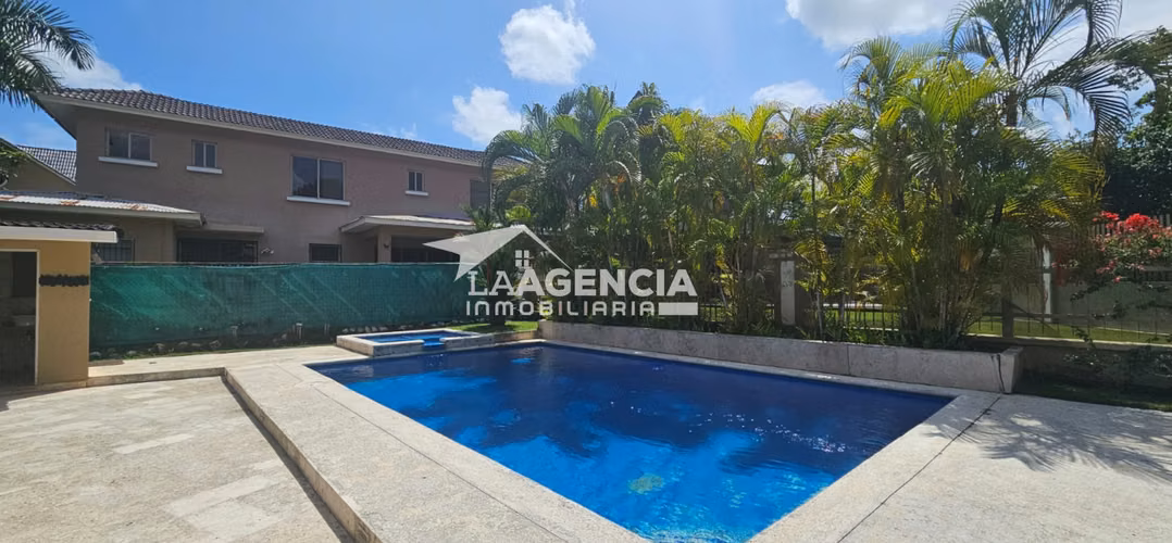 Clayton, Venta de Casa Unifamiliar en Res. Embassy Garden con piscina - Imagen 2