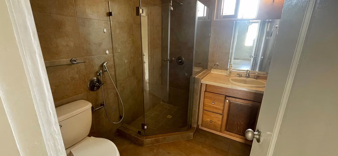 Clayton, Venta de Casa Unifamiliar en Res. Embassy Garden con piscina - Imagen 12