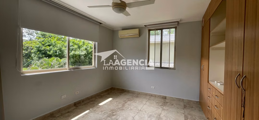 Clayton, Venta de Casa Unifamiliar en Res. Embassy Garden con piscina - Imagen 11