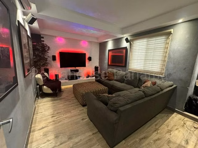 Venta Casa Quinta de Versalles 26YCG1882