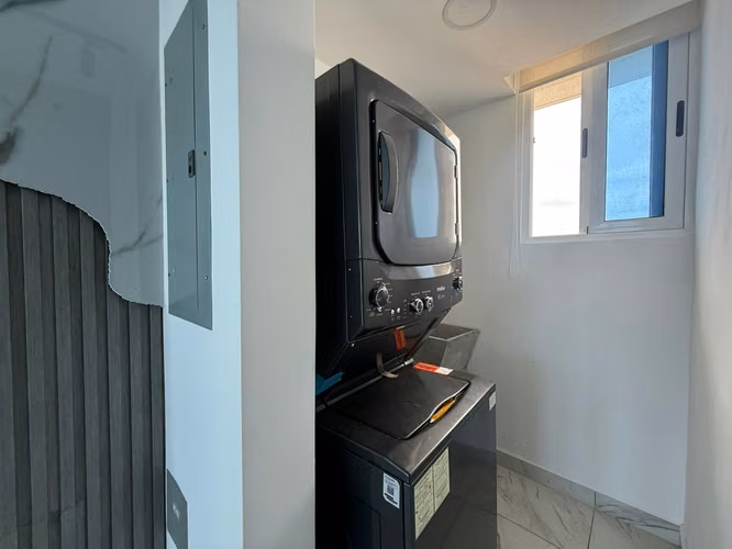 Melissa Foster Luxury alquila apartamento en THE SANDS, Avenida Balboa. MFR1985