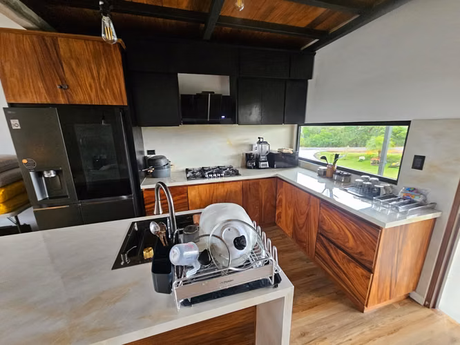 Casa de Montaña en Alquiler en Altos de María, Panamá | Escapada Natural para 4 Huéspedes