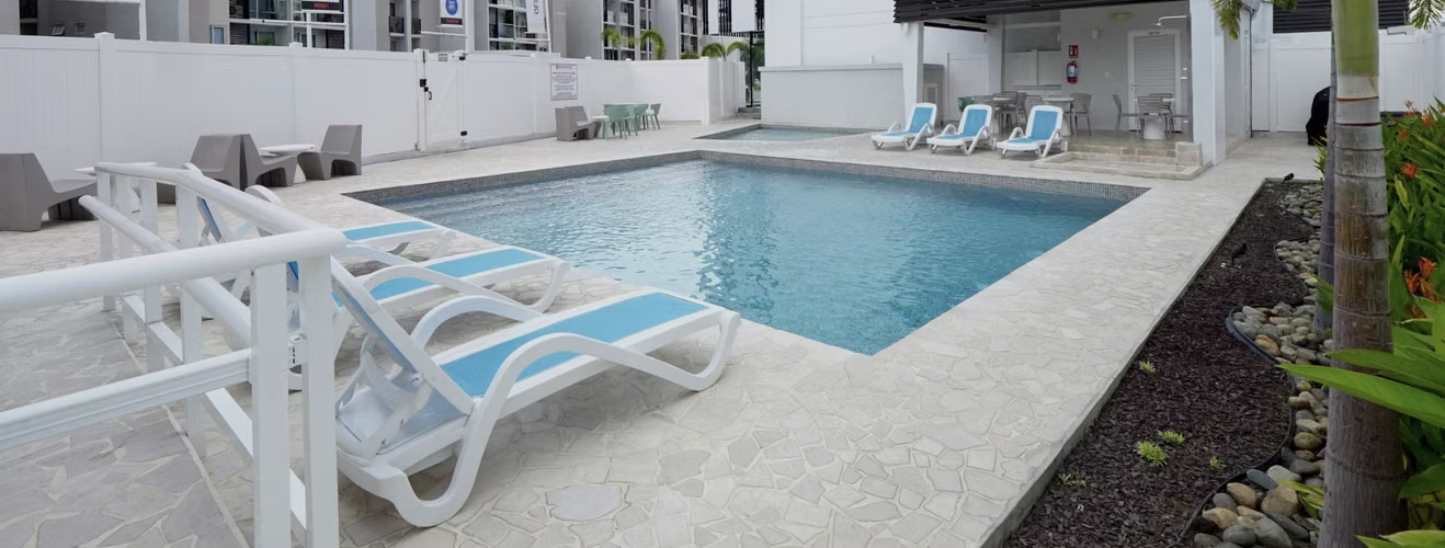 Se alquila apartamento en Panama viejo residences, linea blanca completa